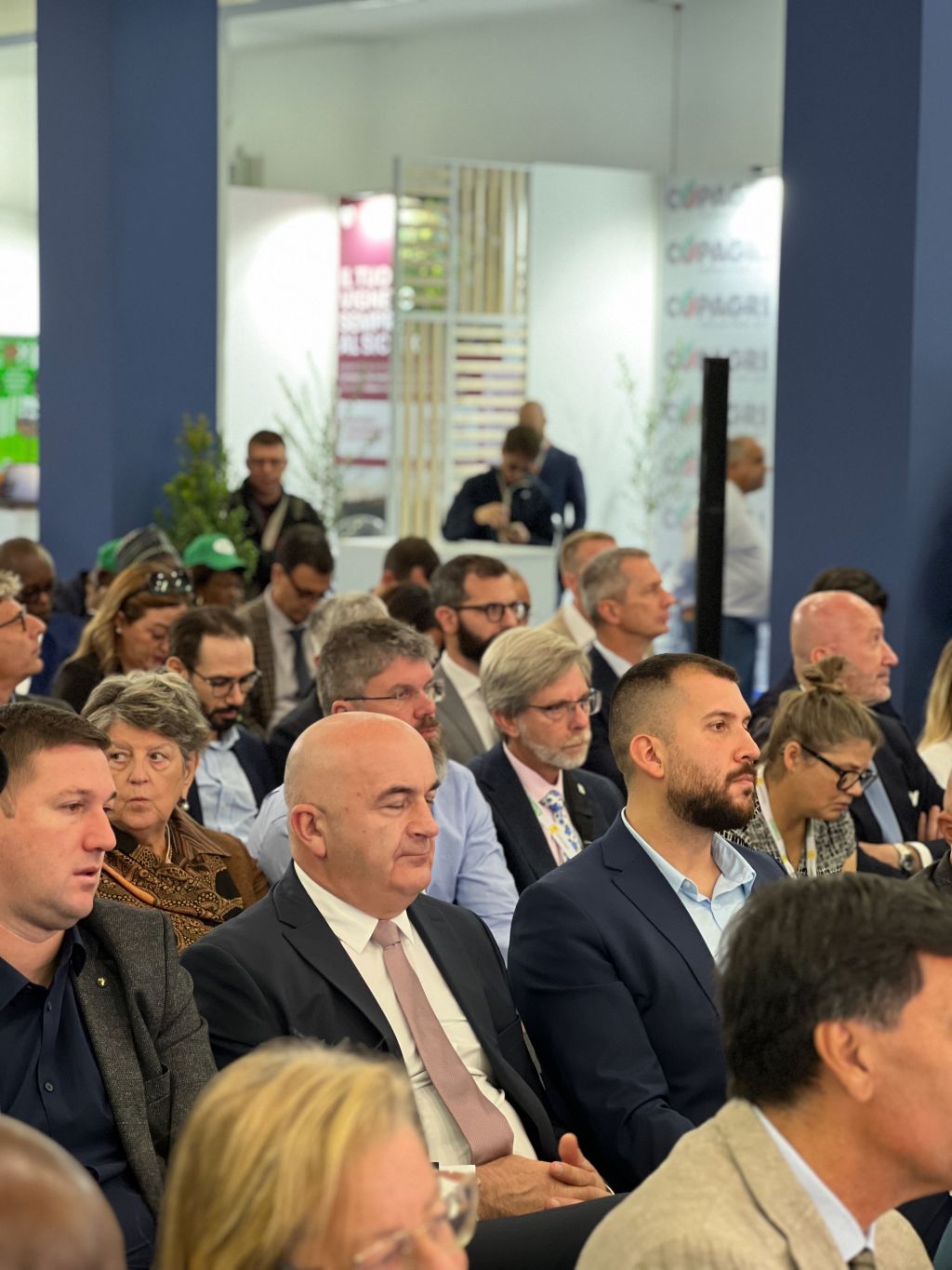 UNARGA, la asociación italiana de periodistas agrícolas, celebró el 50º aniversario del Congreso Mundial de Prensa Agrícola con una mesa redonda sobre las tendencias globales del periodismo agrícola, en la que participaron Steve Werblow, presidente de la IFAJ, y Yanne Boloh, miembro de la Red Europea de Periodistas Agrícolas.